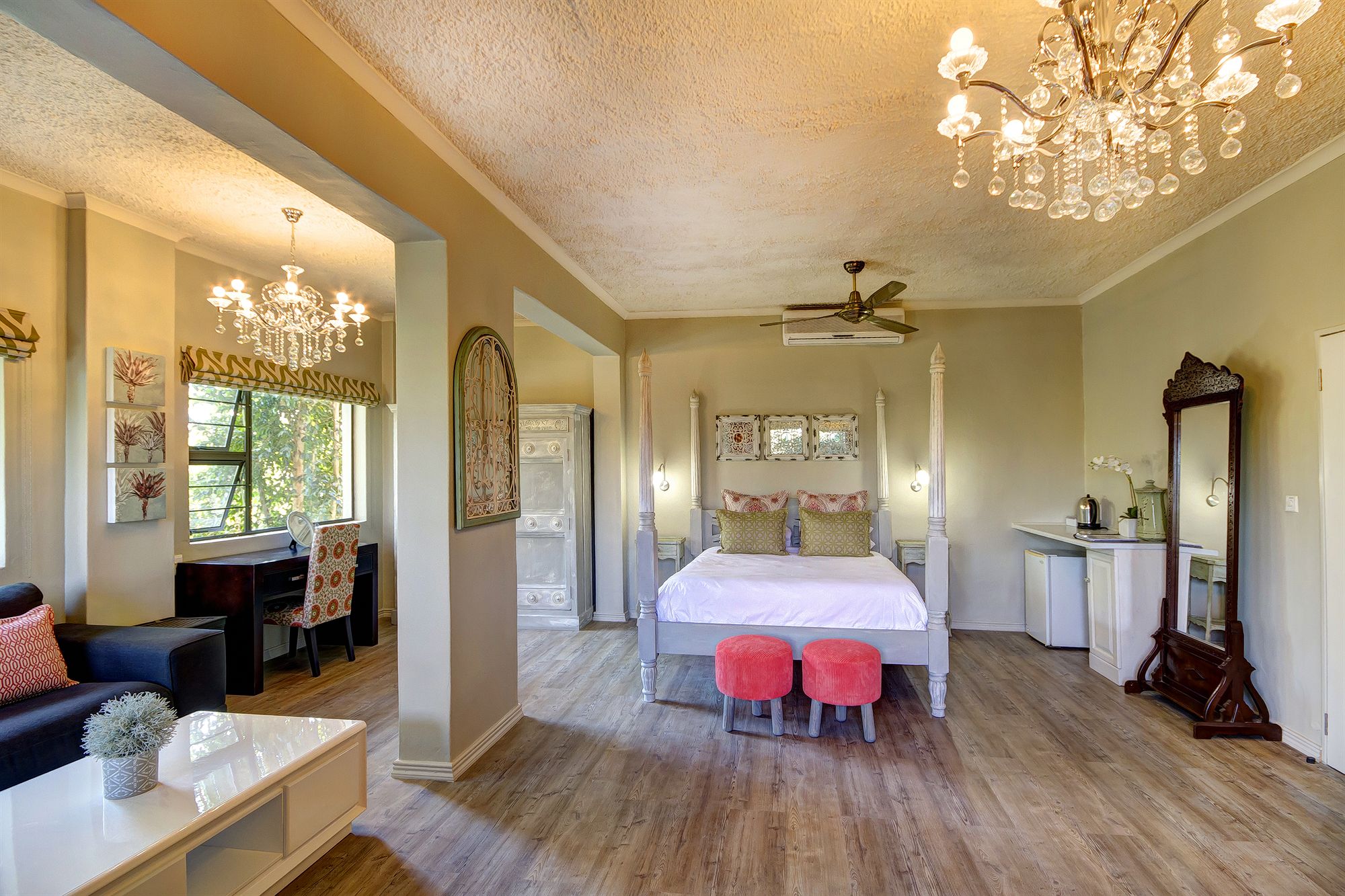 Фото La Roca Guesthouse