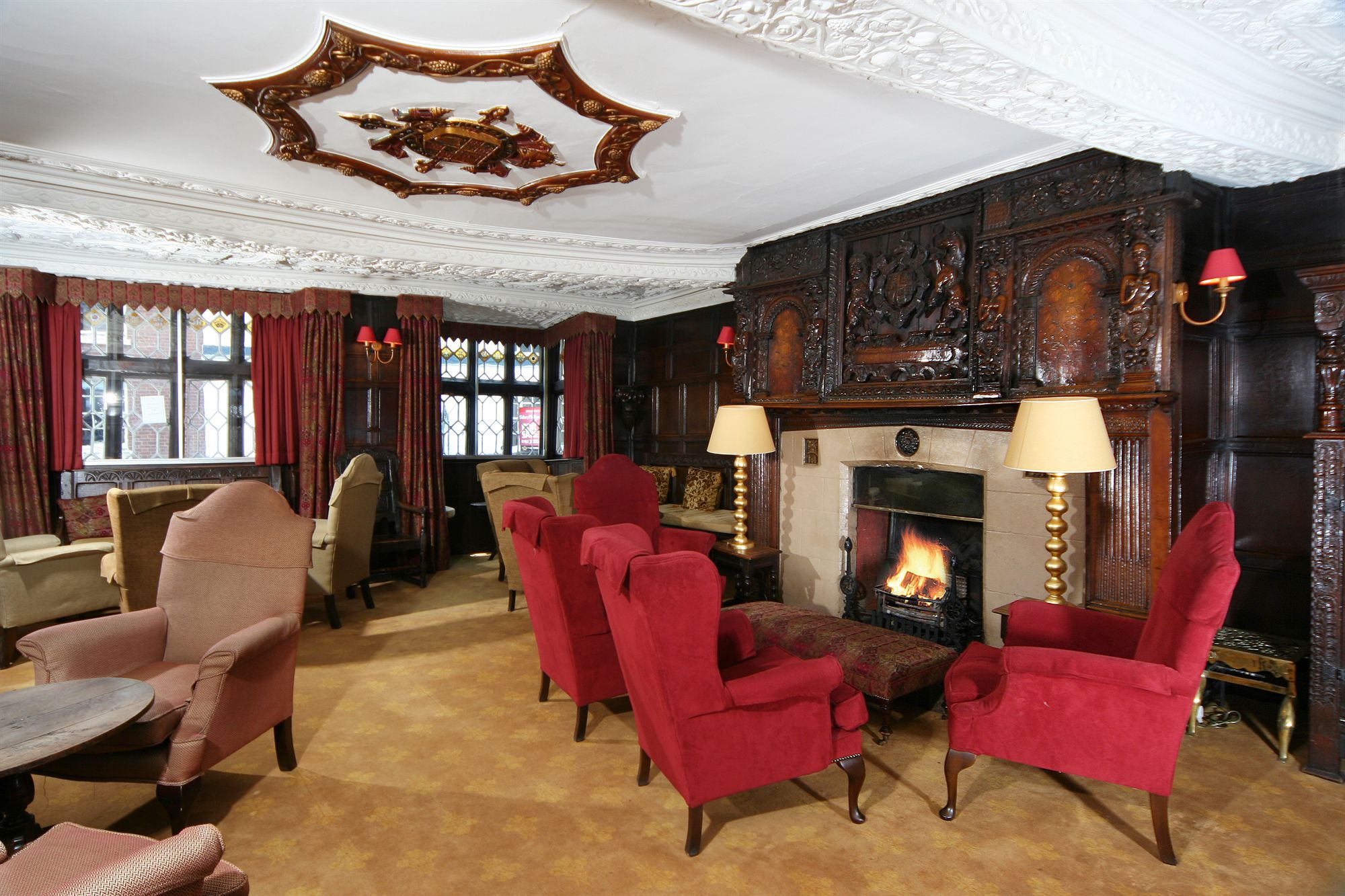 Фото The Feathers Hotel