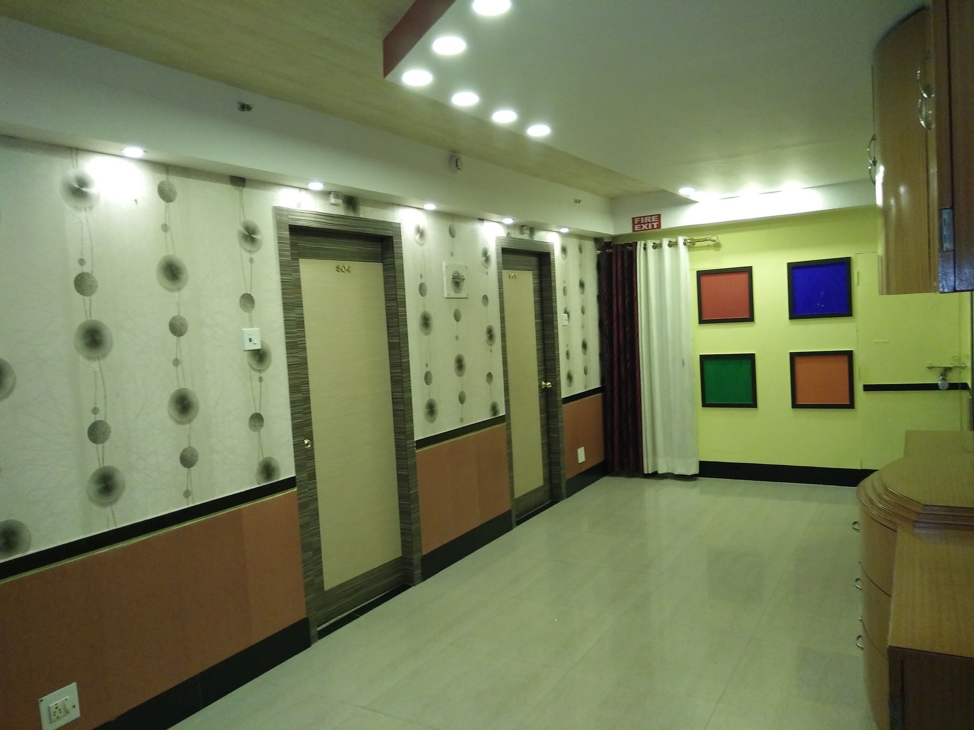 Фото Отель Executive Tower