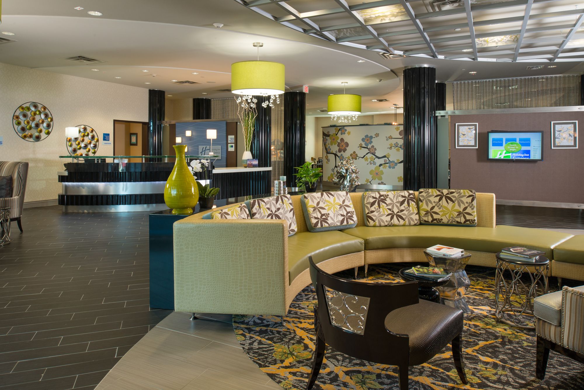 Фото Holiday Inn Express and Suites Kansas City Airport, an Ihg Hotel