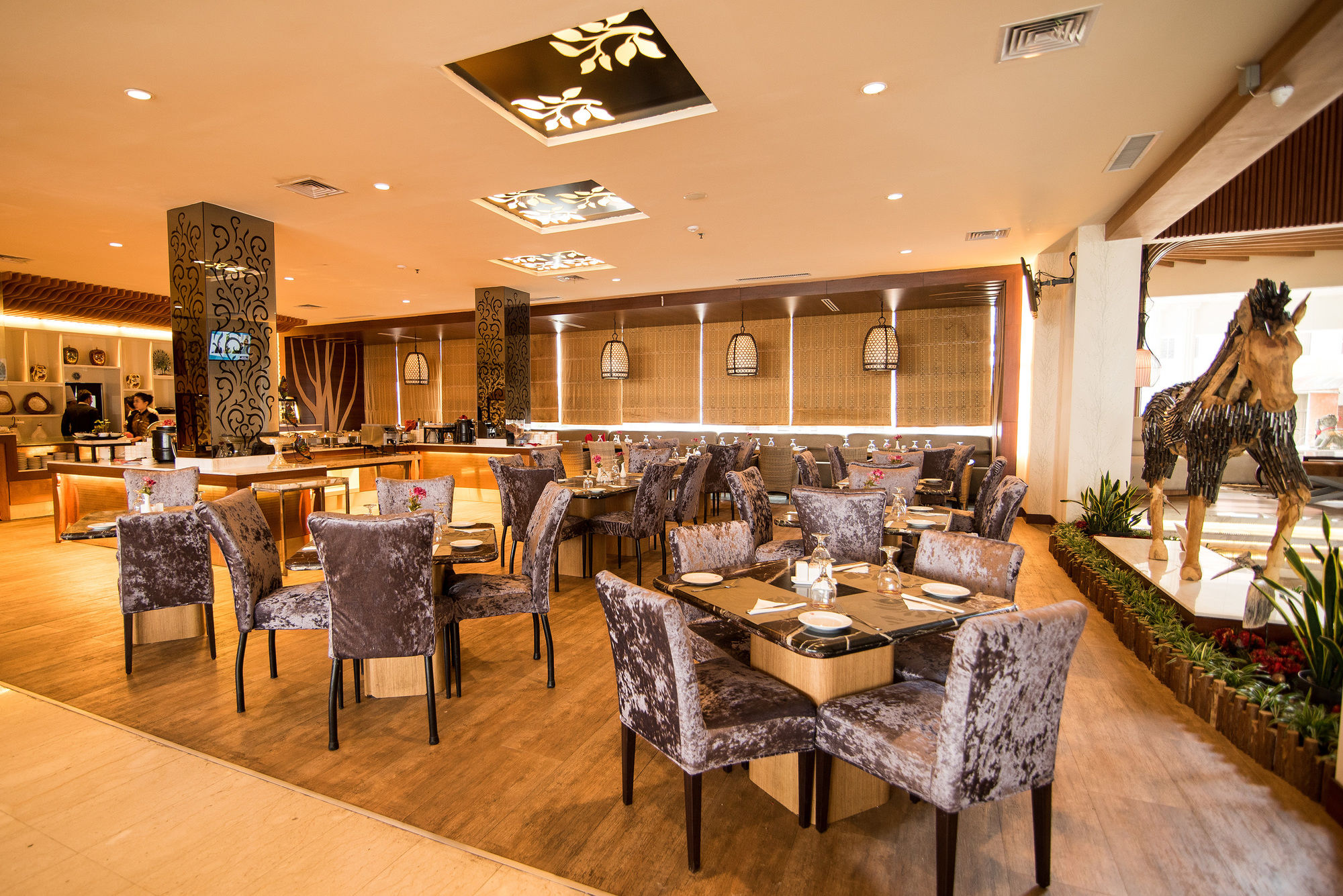 Фото Crown Vista Hotel