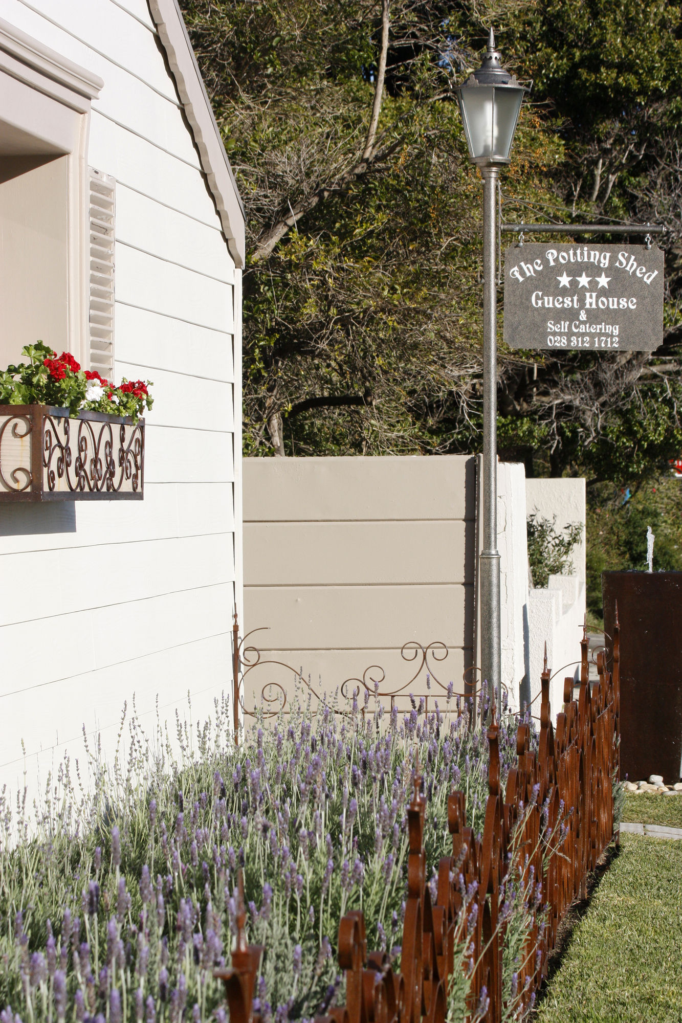 Фото The Potting Shed Guest House