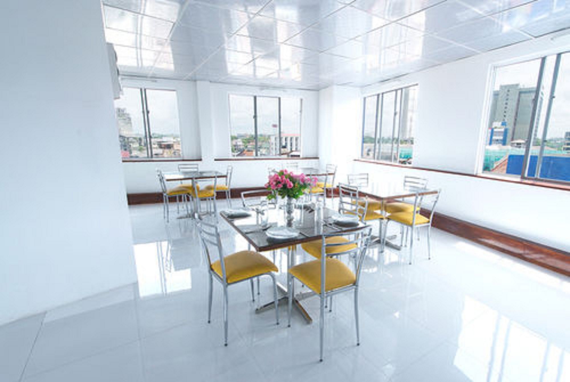 Фото Metro City Hotel