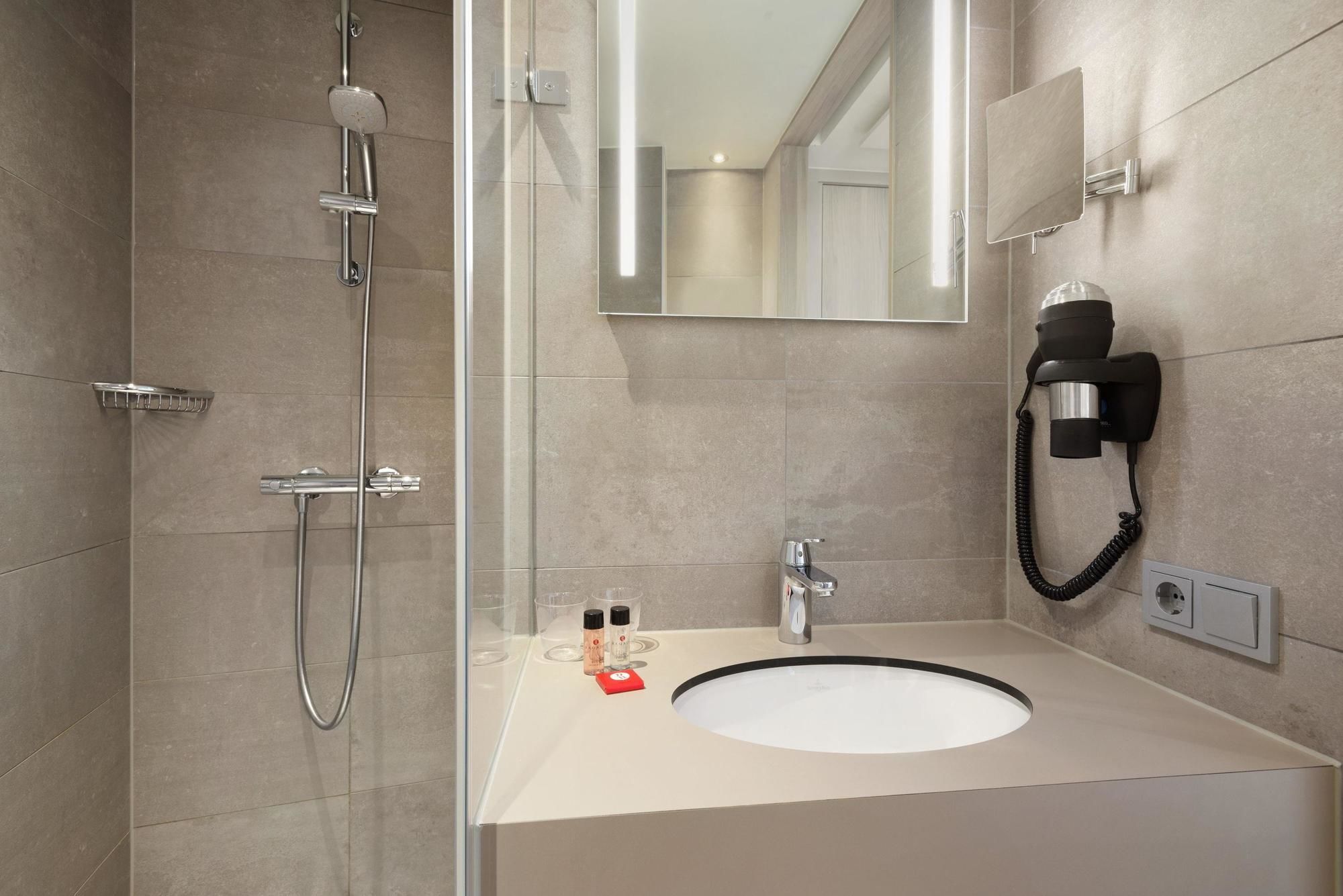 Фото Ramada by Wyndham The Hague Scheveningen