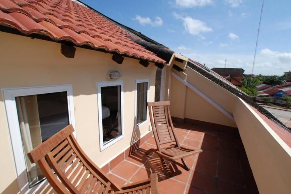 Фото The Columns Hotel