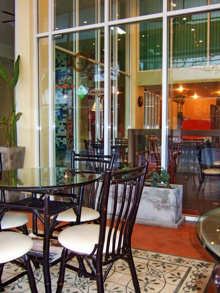 Фото Lodge 61 Bed & Breakfast Hotel