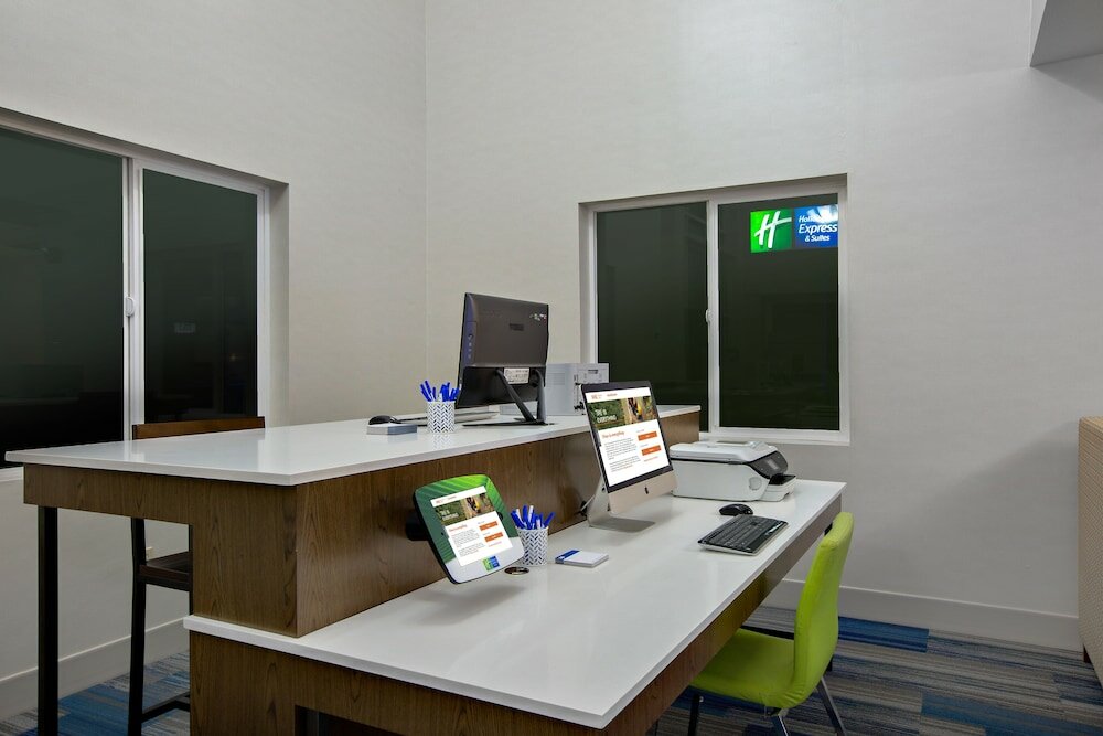 Фото Holiday Inn Express & Suites Ontario, an Ihg Hotel