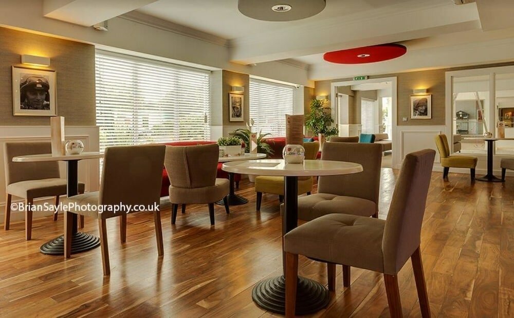 Фото The Park Hotel