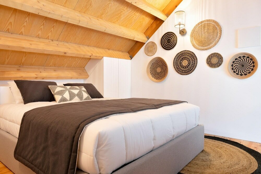 Фото Elegant Downtown Apartment