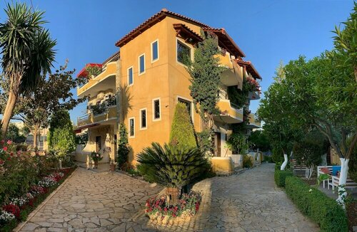 Гостиница Flower Garden Villa в Ксамиле