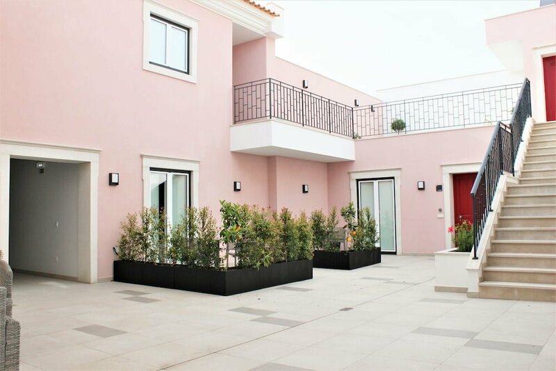 Гостиница Cardeal Suites & Apartments в Фару