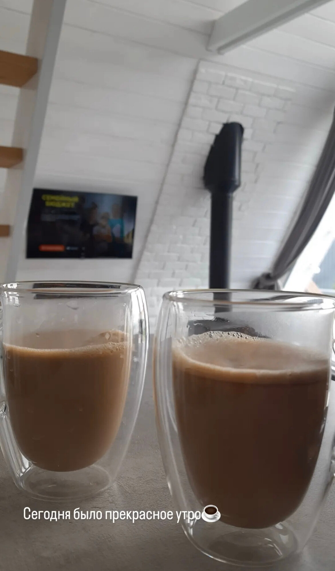 Фото White glamp