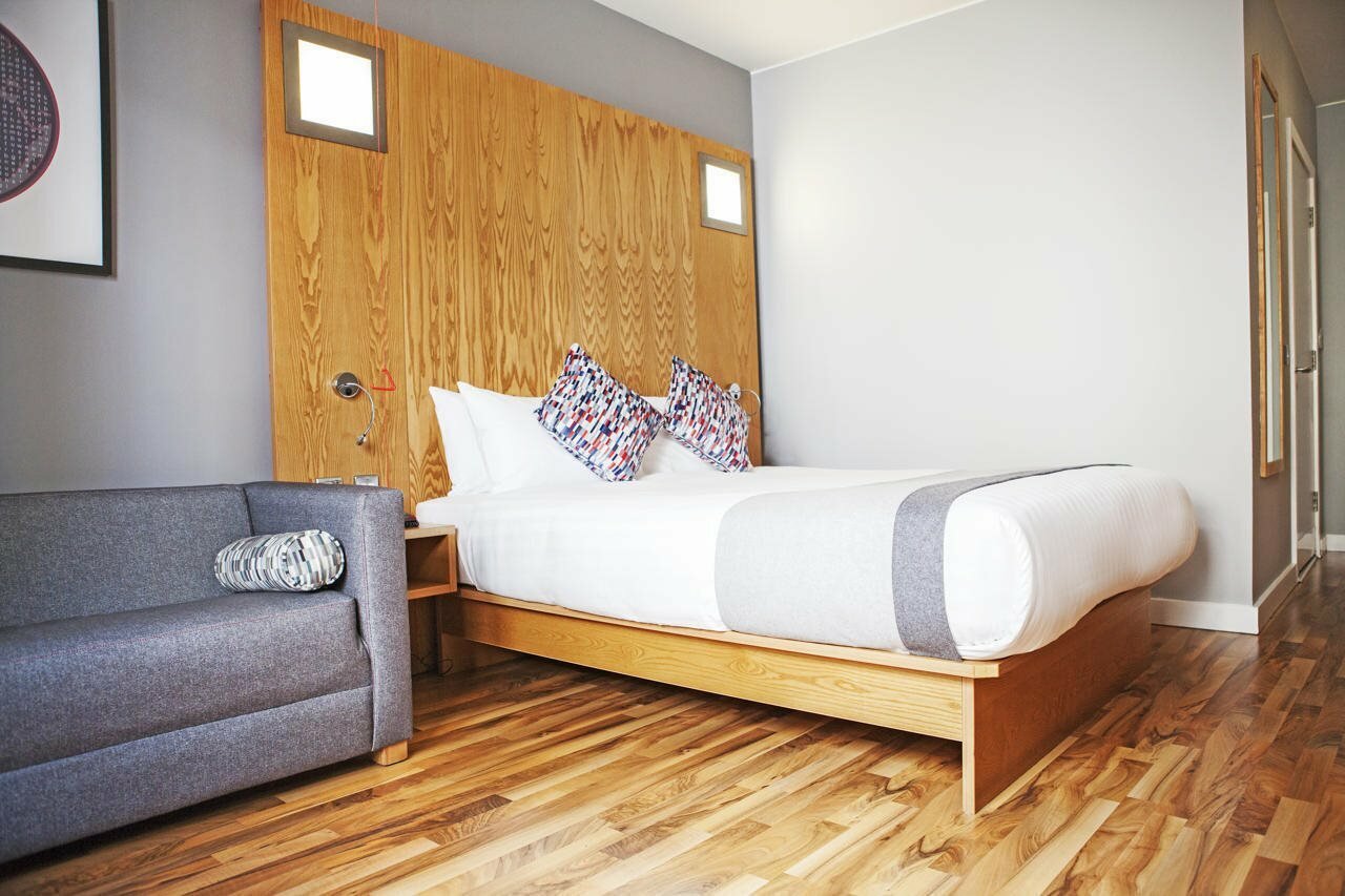 Фото Ramada by Wyndham Belfast City Centre