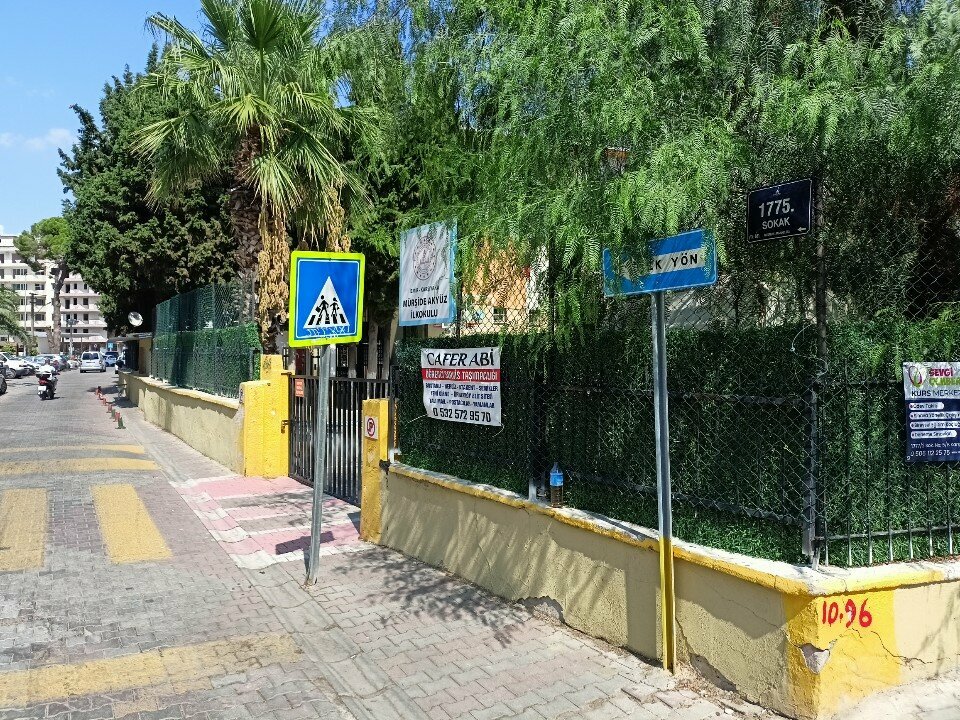 Primary school Murshide Akyuz Primary School, Izmir, photo