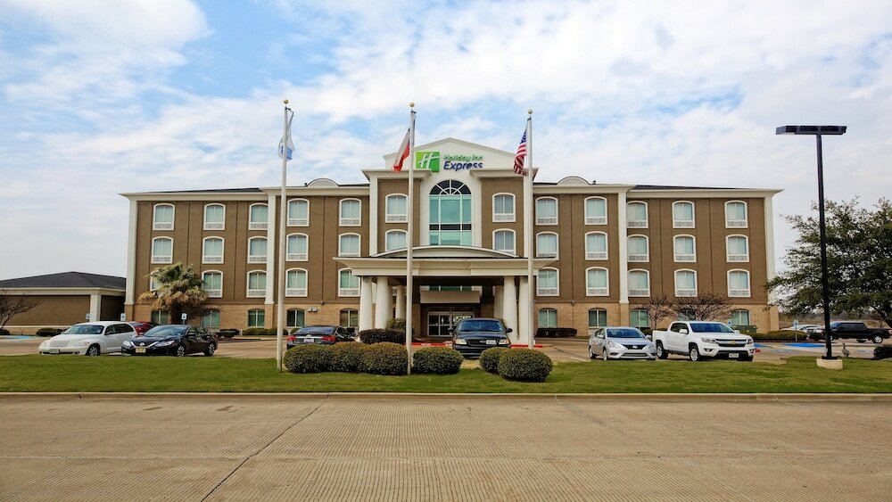 Фото Holiday Inn Express Hotel & Suites Corsicana, an Ihg Hotel