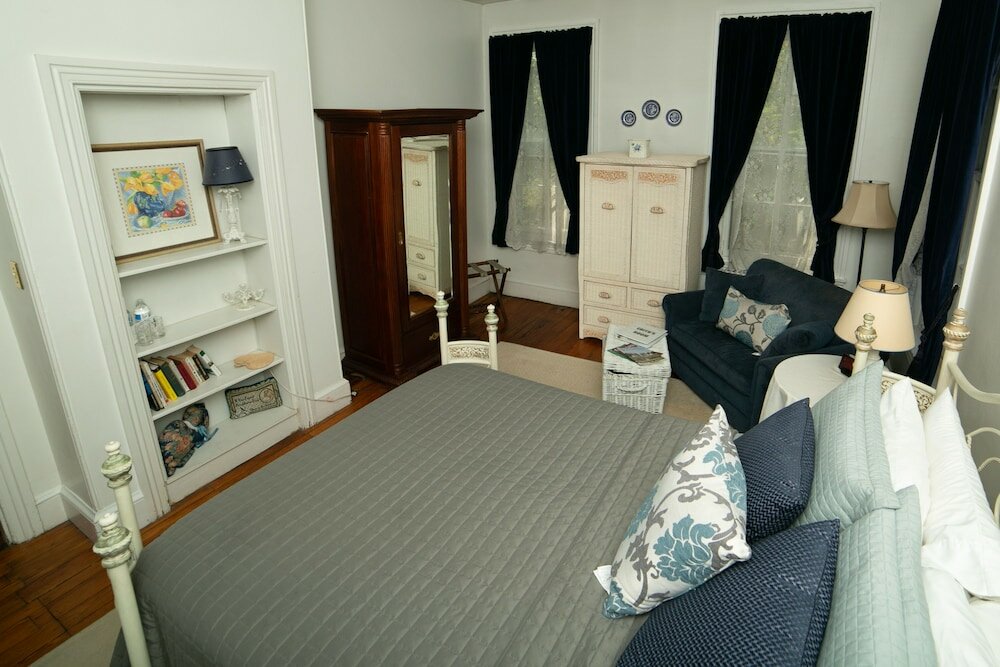 Фото Faunbrook Bed & Breakfast