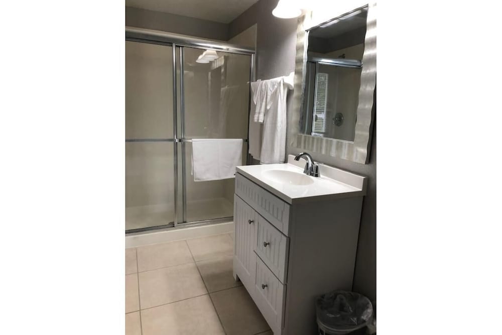 Фото Tideview 166 · New Ultra Modern & Super Clean 3 Full Suites