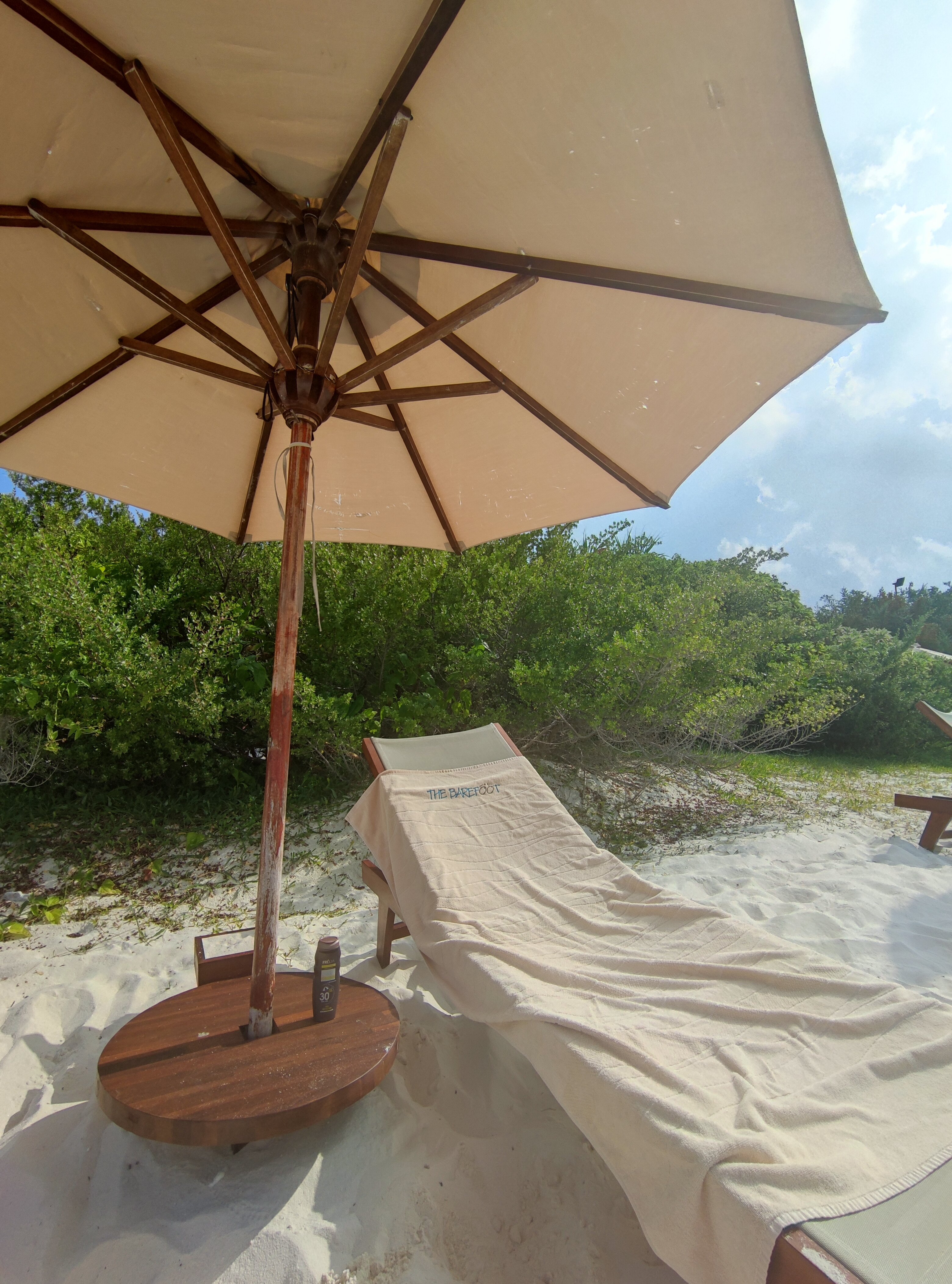 Фото The Barefoot Eco Hotel