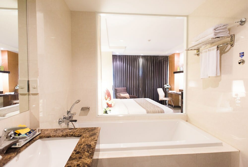 Фото Intimate Hotel Pattaya