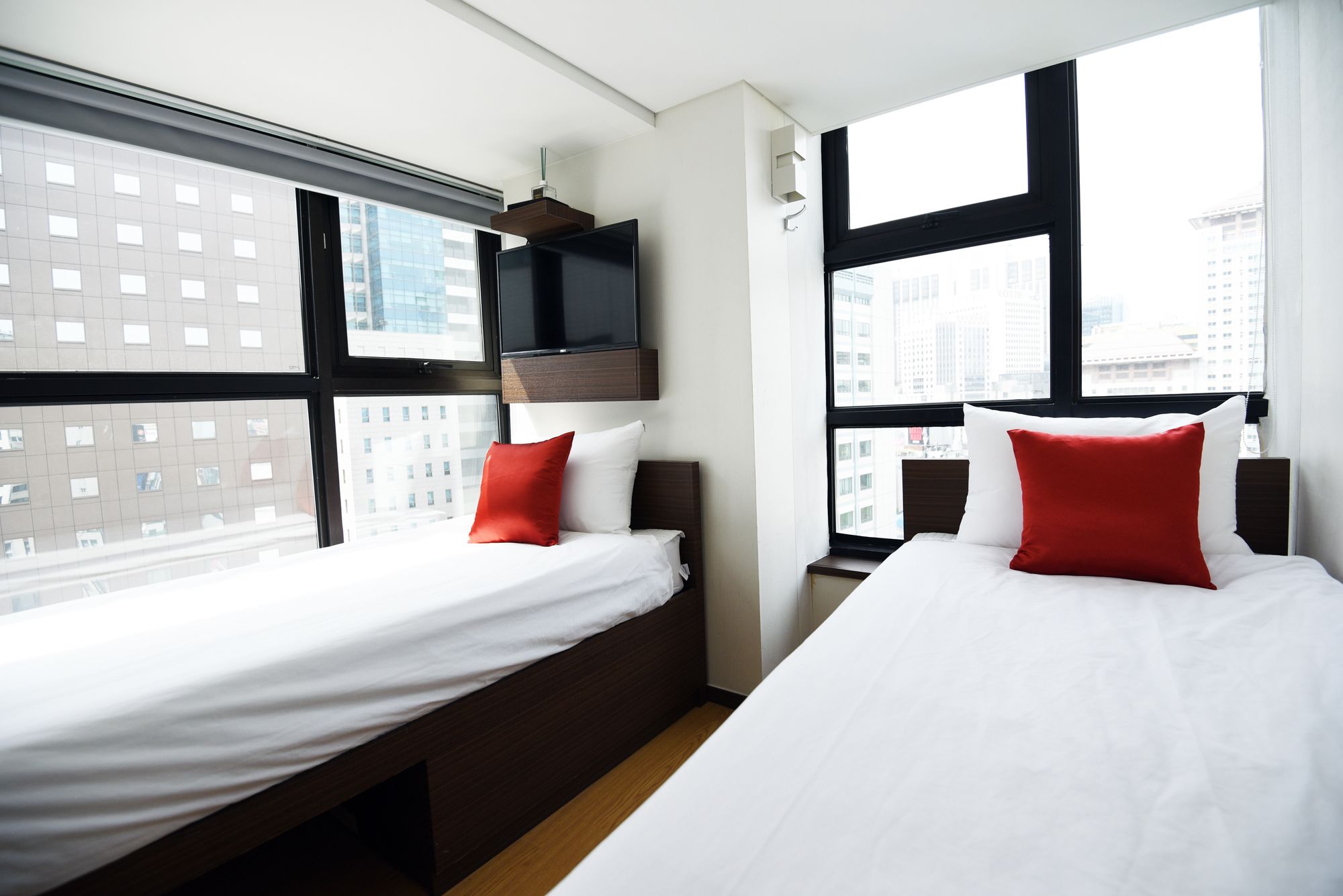 Фото 57 Myeongdong Hostel