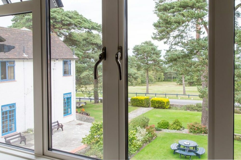 Фото The Knoll House