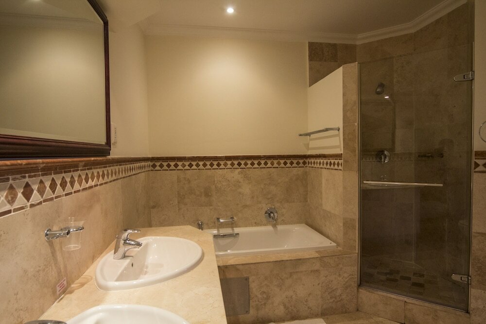 Фото 203 Oyster Quays