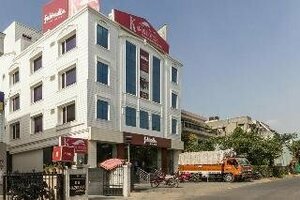 отель Karon Hotels - Lajpat Nagar