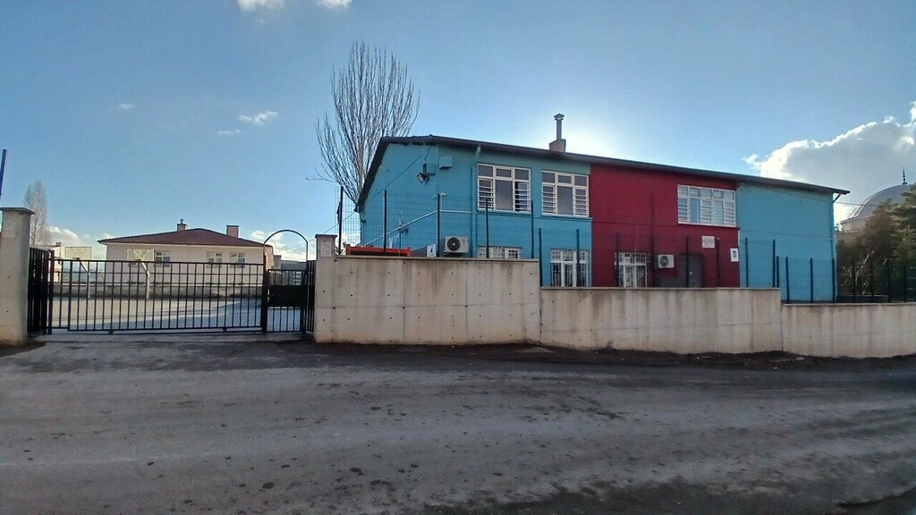 Escuela de enseñanza general Abdullah Tokur Secondary School, , foto