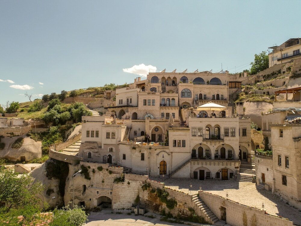 Фото Nino Cave Suites