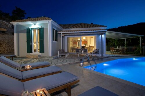 Гостиница 3 Bedroom Peaceful Villa With Sea Views & Pool