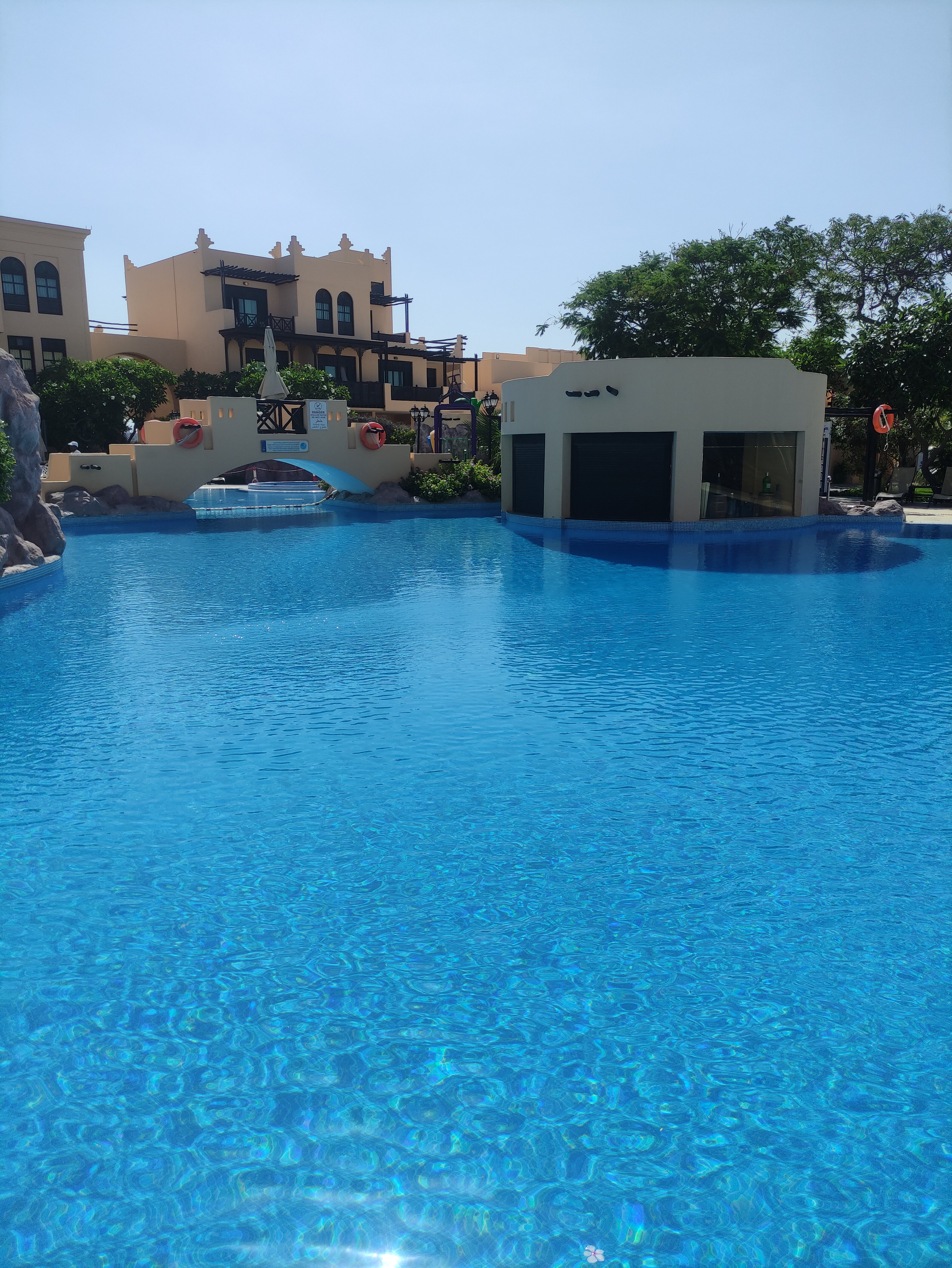 Фото Novotel Bahrain Al Dana Resort