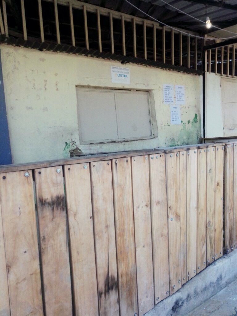 Mobile phone store Unitel, Loanda, photo