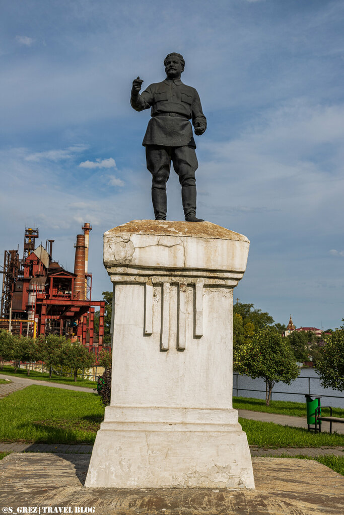 Памятник, мемориал Г.К. Орджоникидзе, Сатка, фото