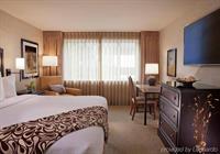 Фото Silver Cloud Hotel Bellevue Eastgate