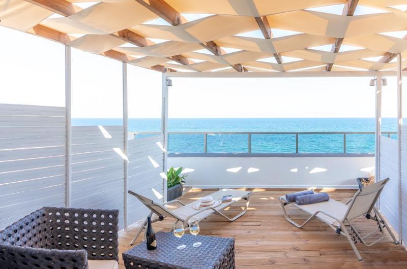 Фото Paralia Beach Boutique Hotel