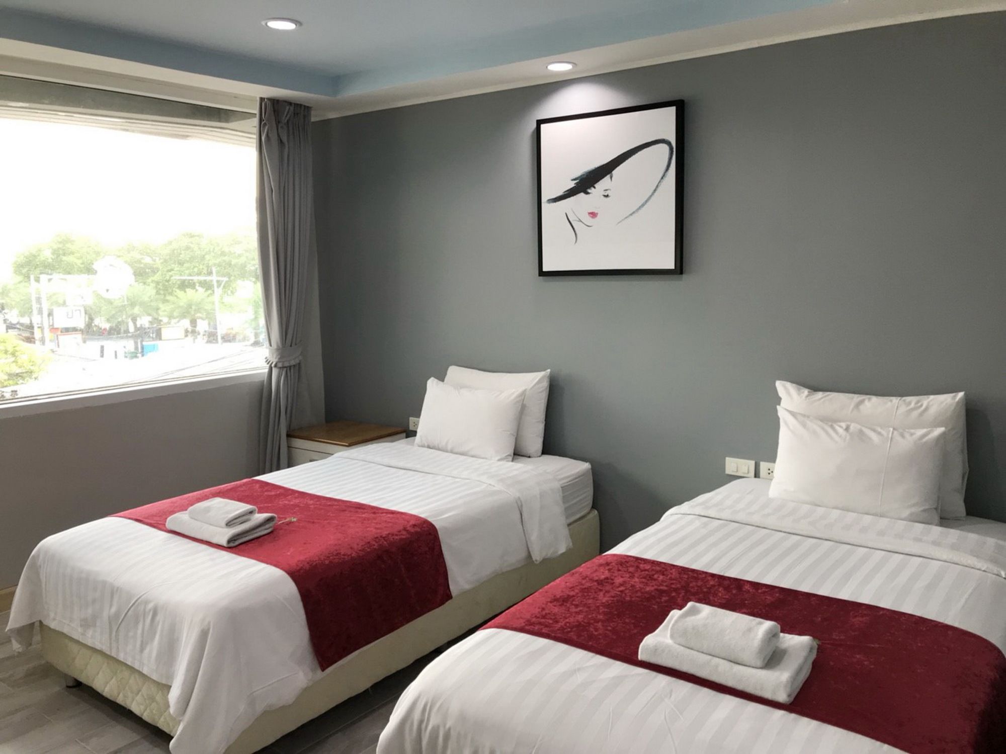 Фото The Beach Front Resort Pattaya