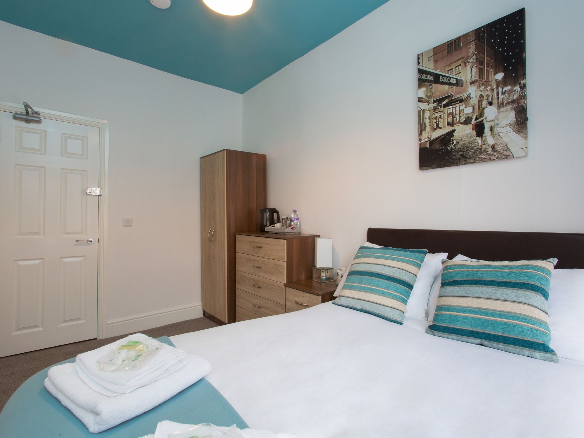 Фото Crewe Rooms West Avenue