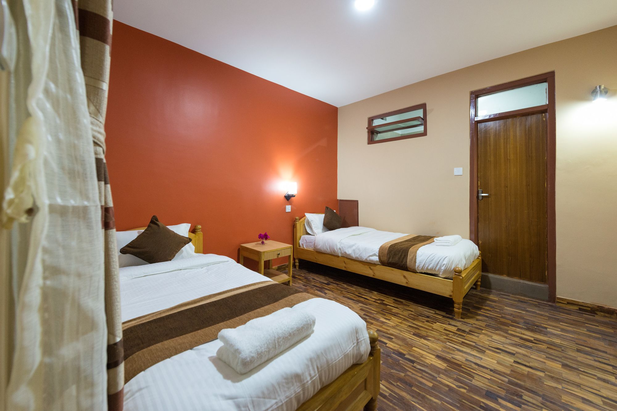 Фото Hotel Khangsar