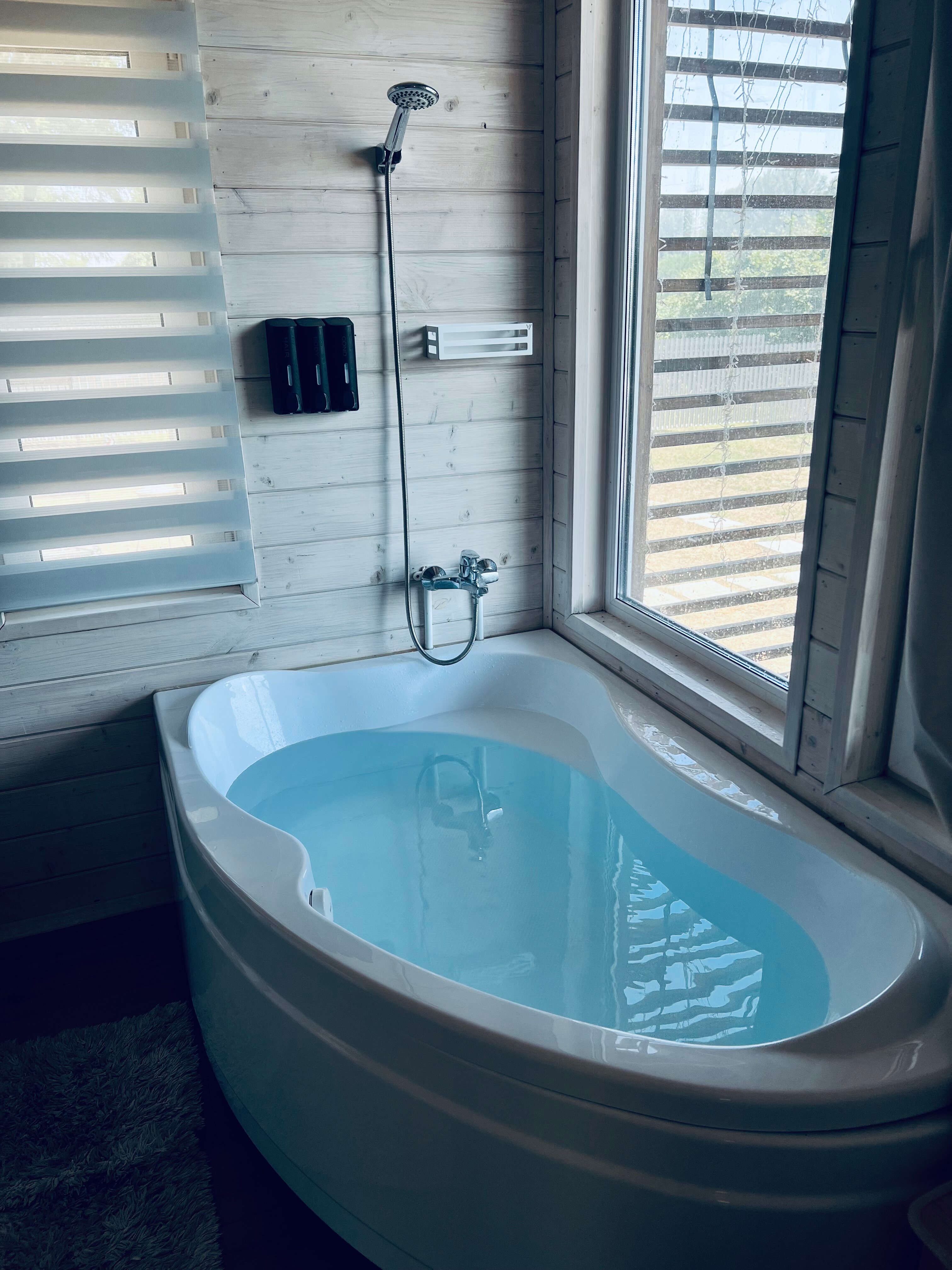 Фото Барн Лотос