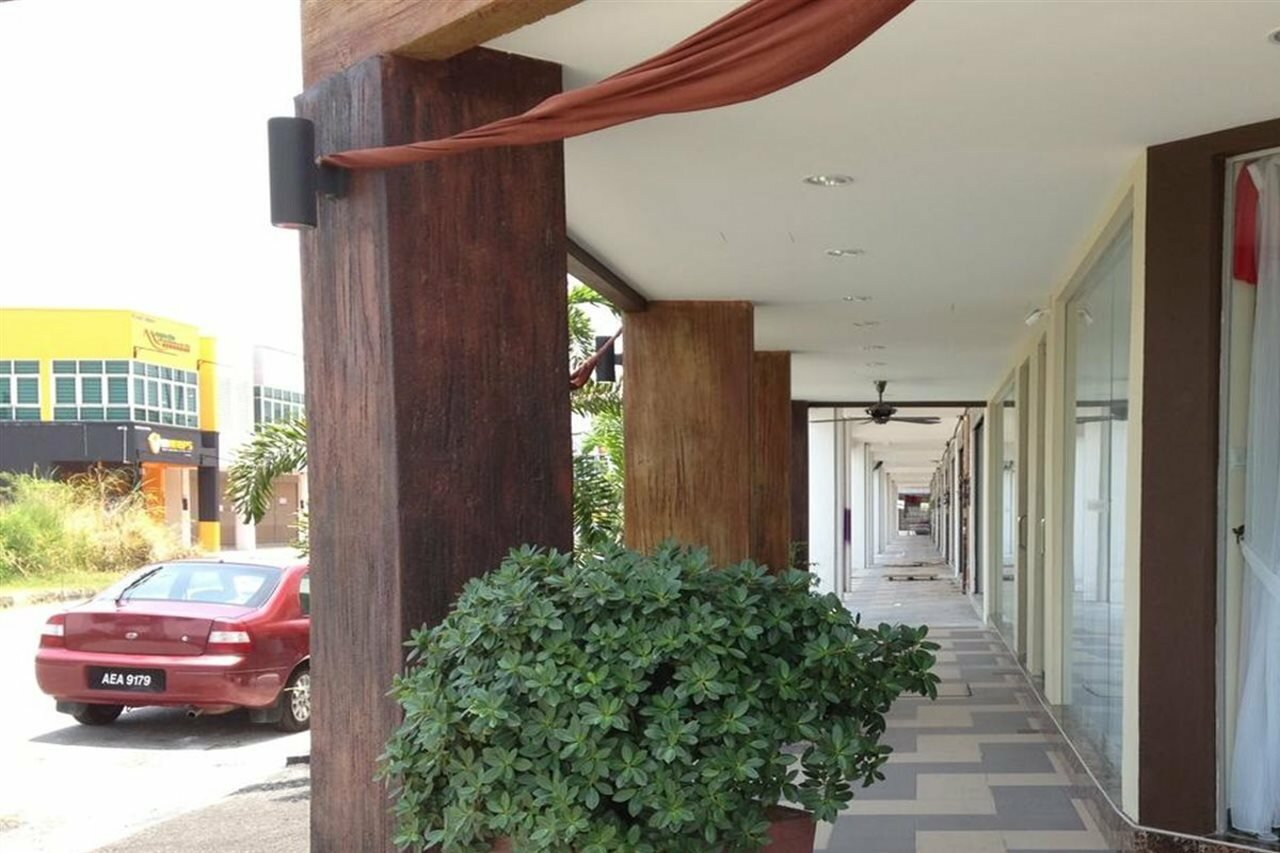 Фото Hotel CheckedInn