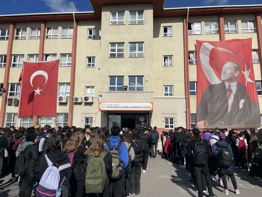 Lyceum Fatin Rustu Zorlu Anatolian High School, Istanbul, photo