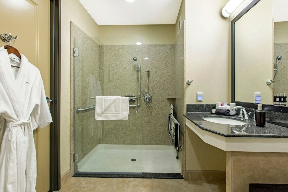 Фото The Oaks Hotel