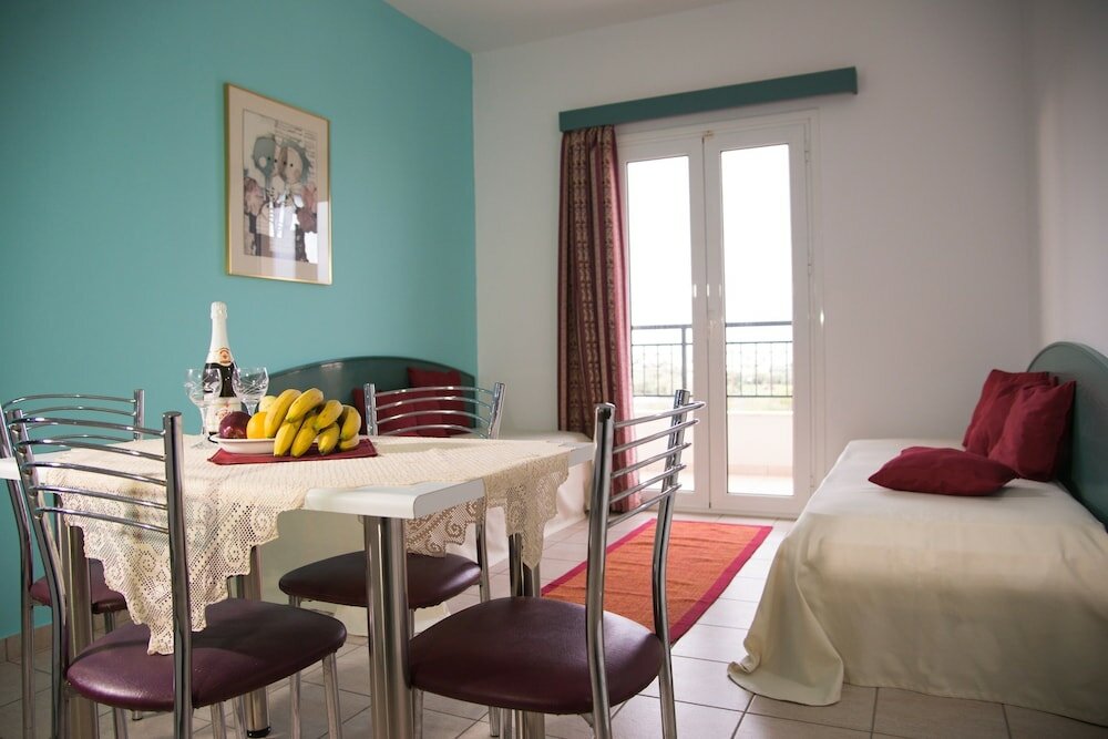 Фото Theoni Apartments