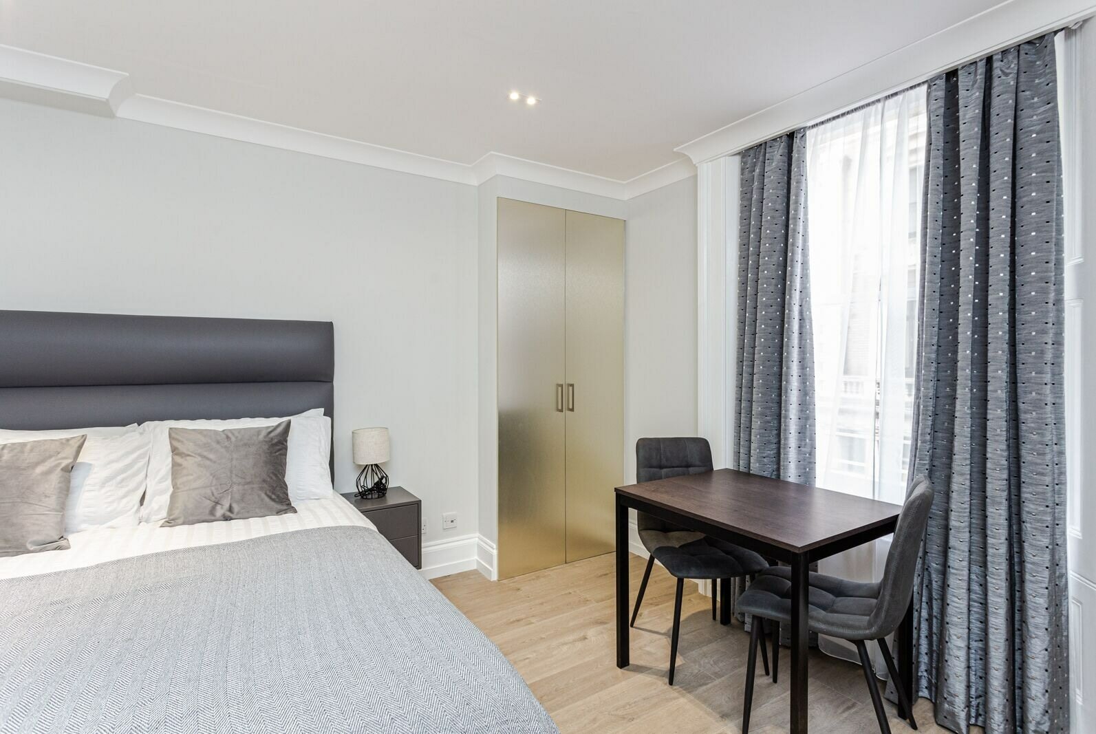 Фото Alexander Apartments