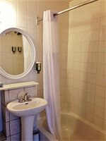 Фото Ambrose House & Café