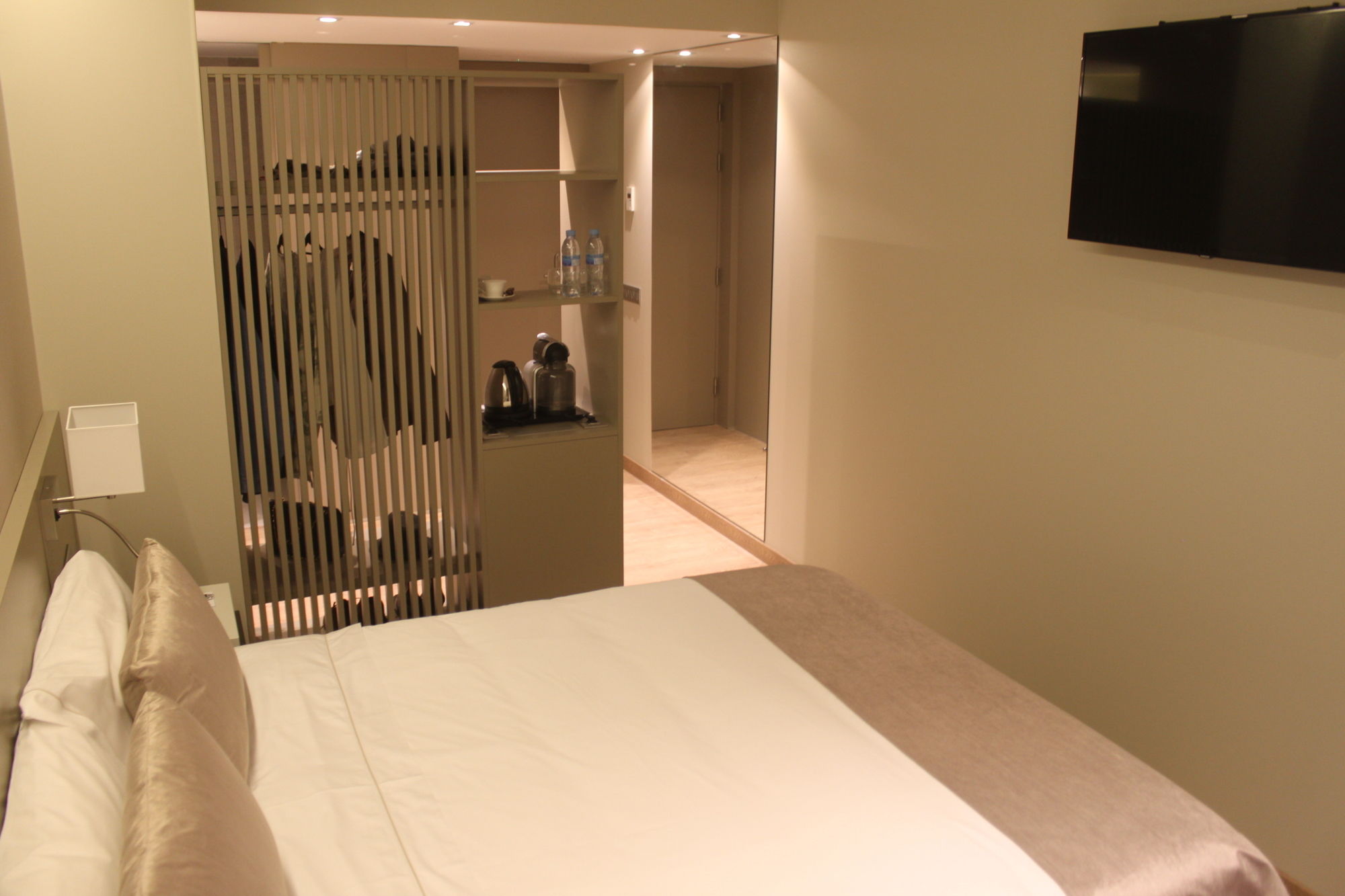 Фото Hotel Well and Come Barcelona 