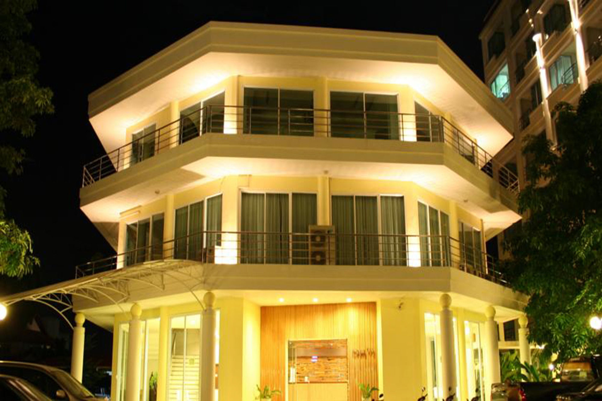 Фото отеля 2