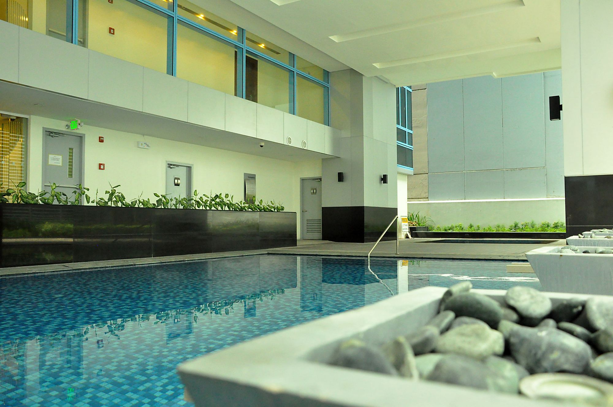 Фото CSuites at Two Central Residences