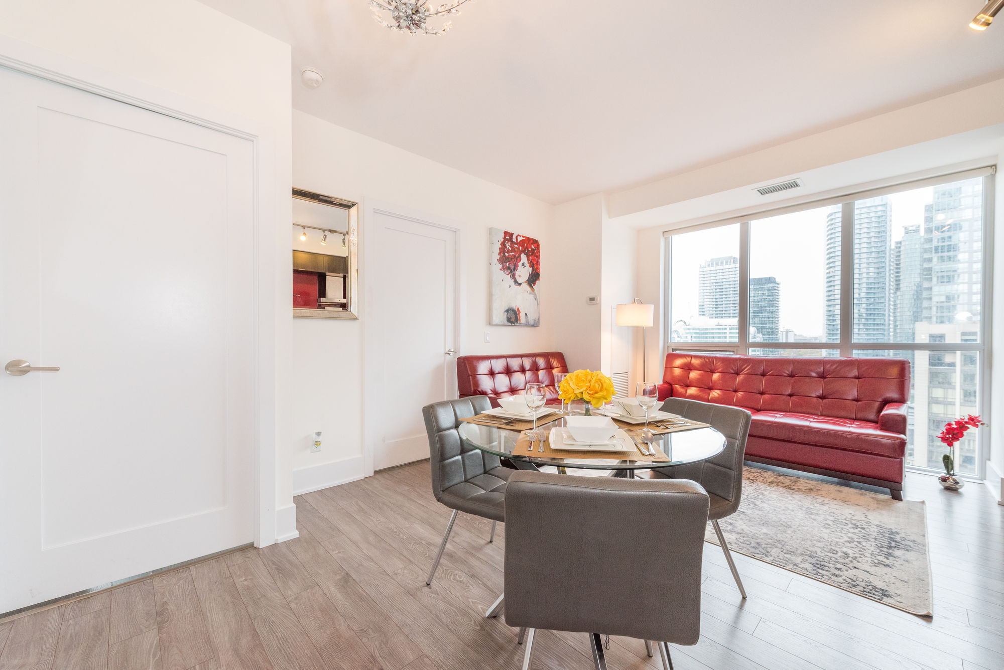 Фото Grand Royal Condos - Cn Tower