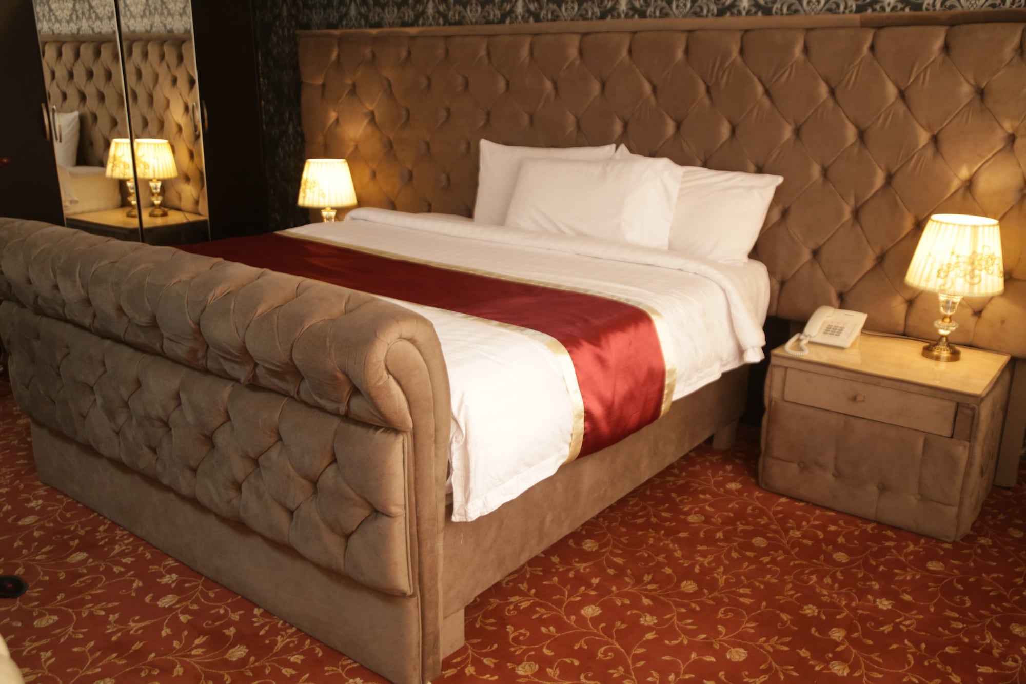 Фото Elite Suites Hotel